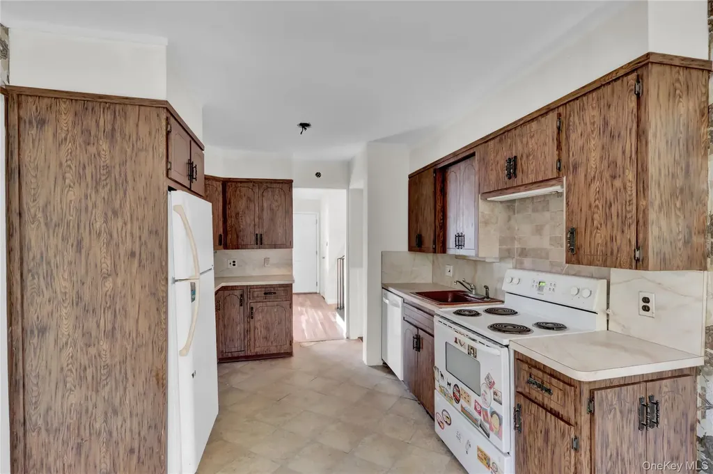 101 Beverly Place Levittown NY 11756