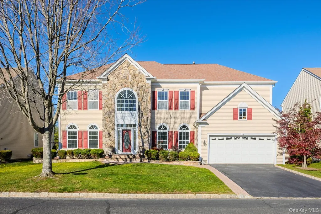 33 Pinehurst Drive Mount Sinai NY 11766