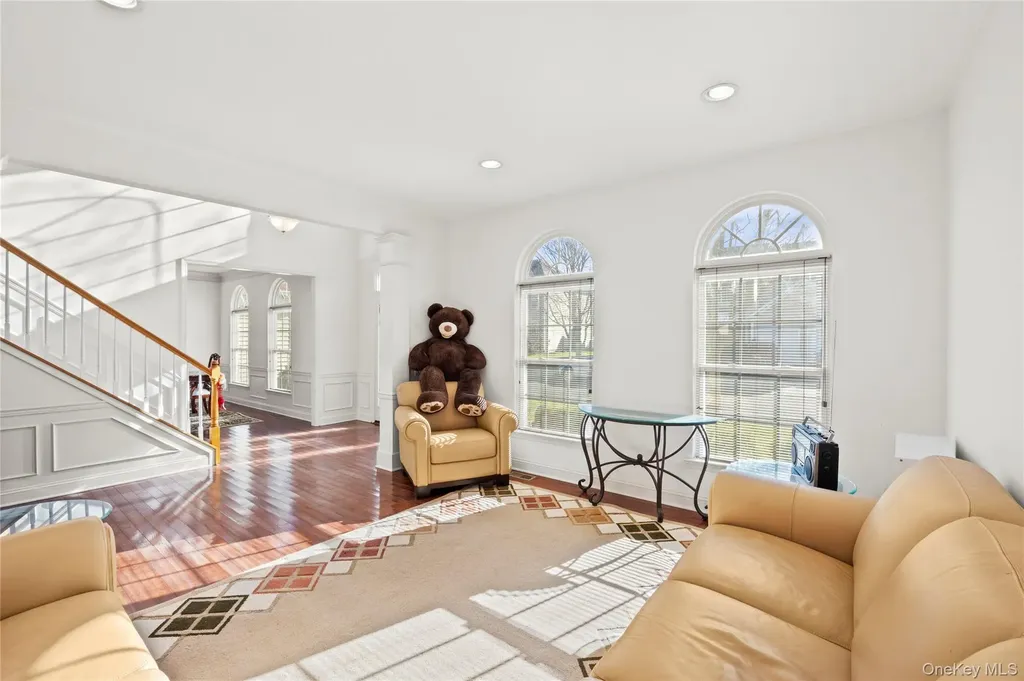33 Pinehurst Drive Mount Sinai NY 11766