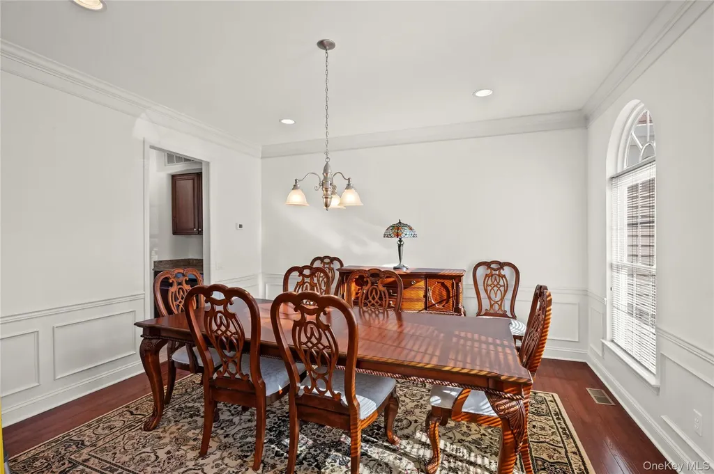 33 Pinehurst Drive Mount Sinai NY 11766