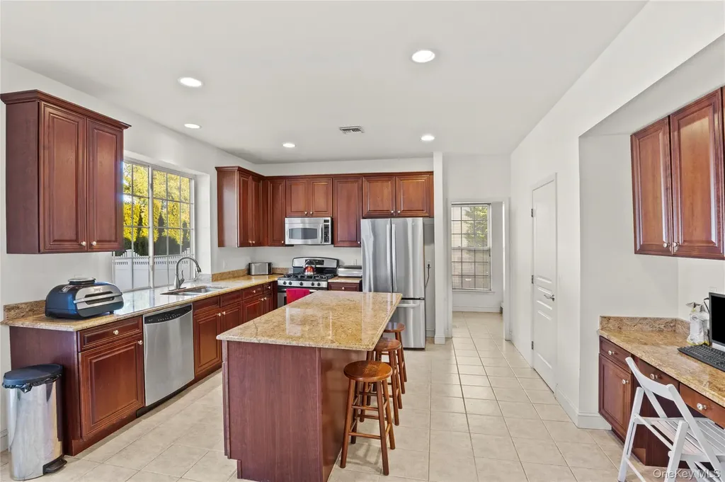 33 Pinehurst Drive Mount Sinai NY 11766