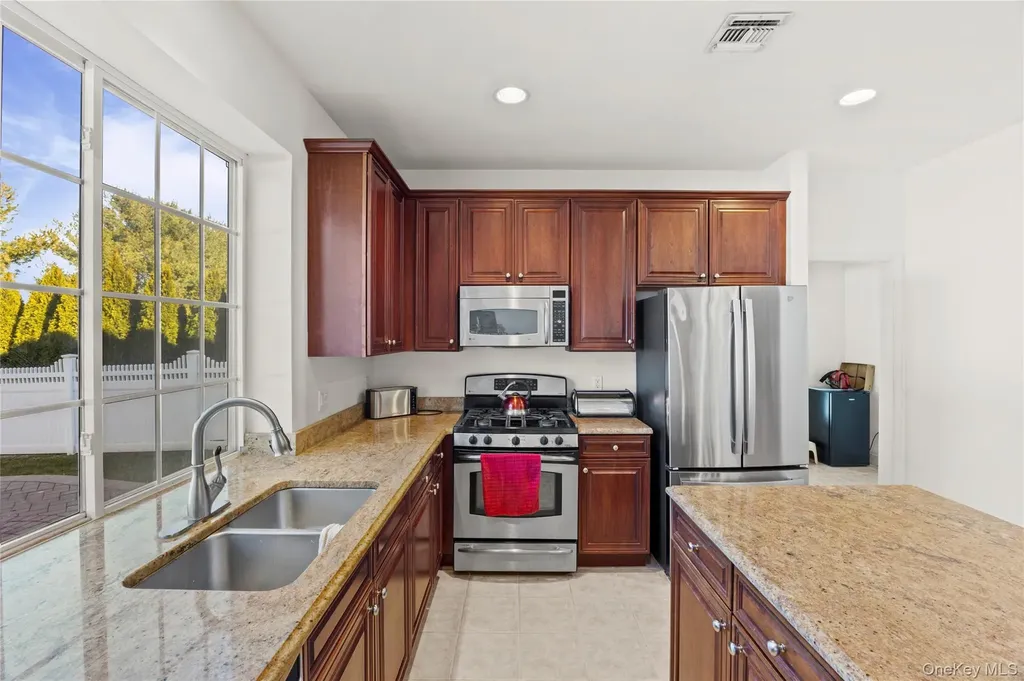 33 Pinehurst Drive Mount Sinai NY 11766