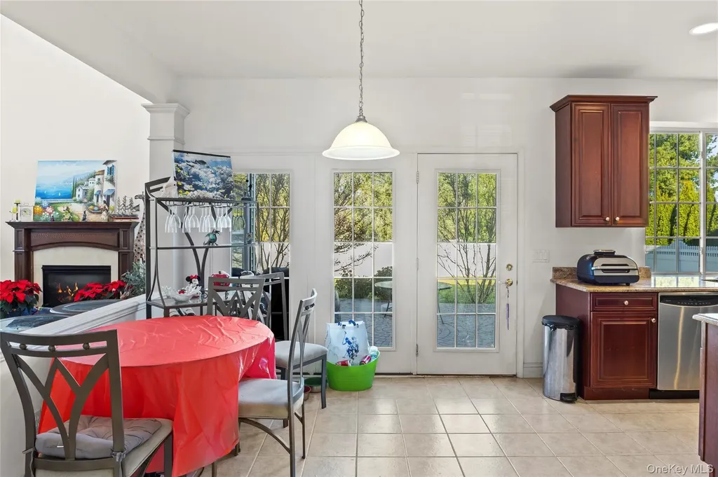 33 Pinehurst Drive Mount Sinai NY 11766