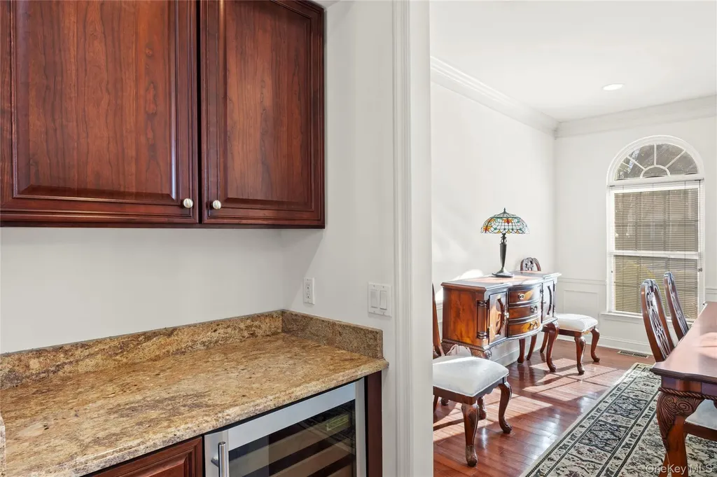 33 Pinehurst Drive Mount Sinai NY 11766
