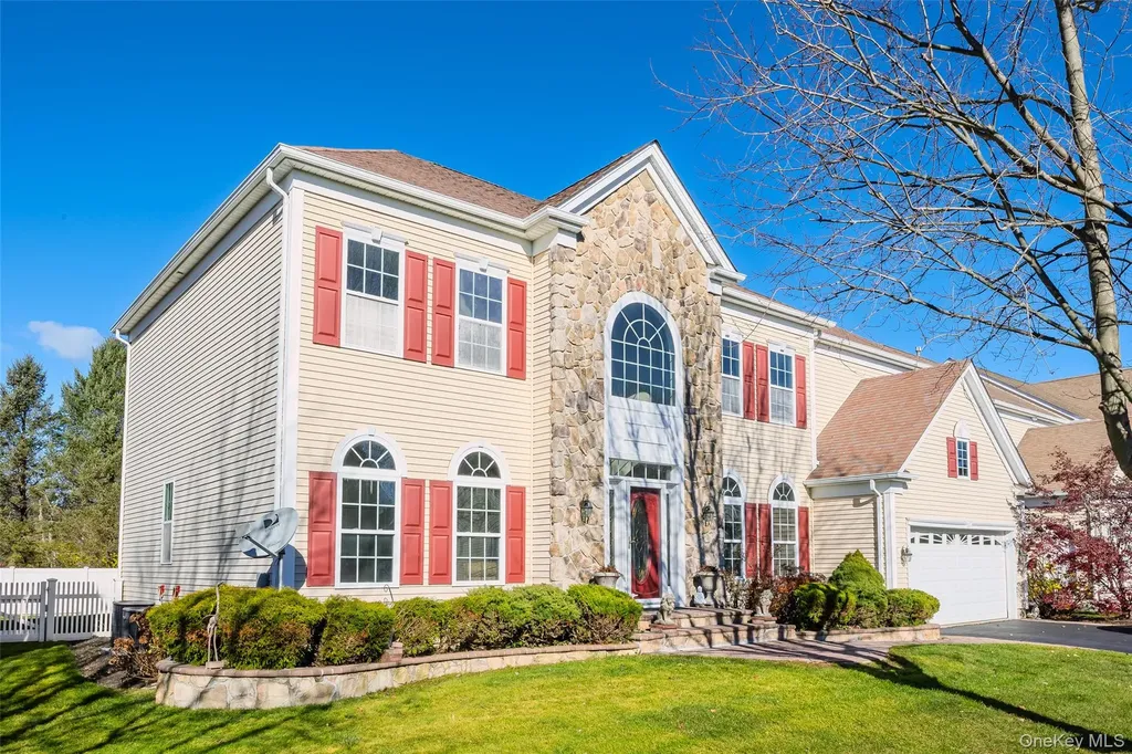 33 Pinehurst Drive Mount Sinai NY 11766