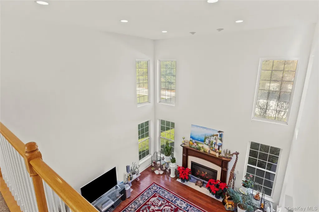 33 Pinehurst Drive Mount Sinai NY 11766