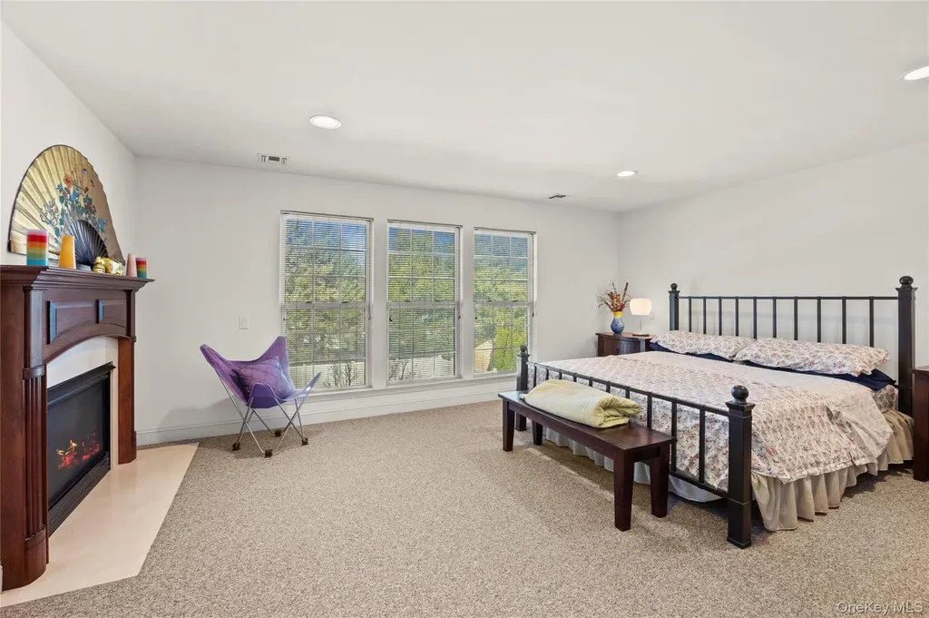 33 Pinehurst Drive Mount Sinai NY 11766