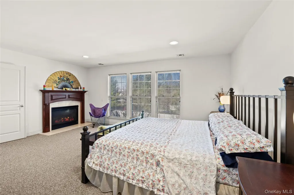 33 Pinehurst Drive Mount Sinai NY 11766