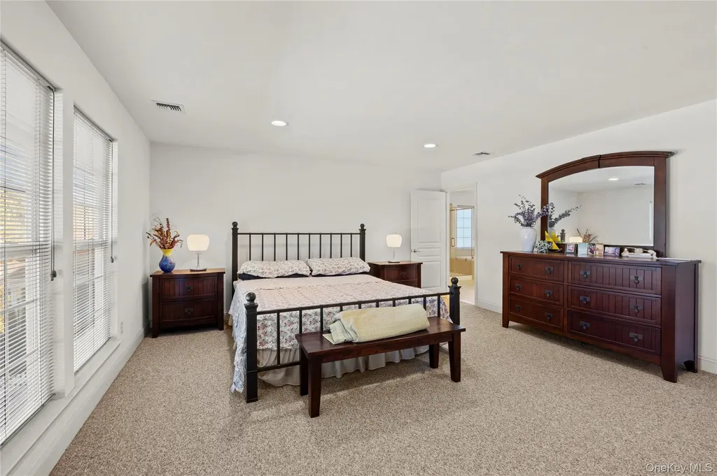 33 Pinehurst Drive Mount Sinai NY 11766