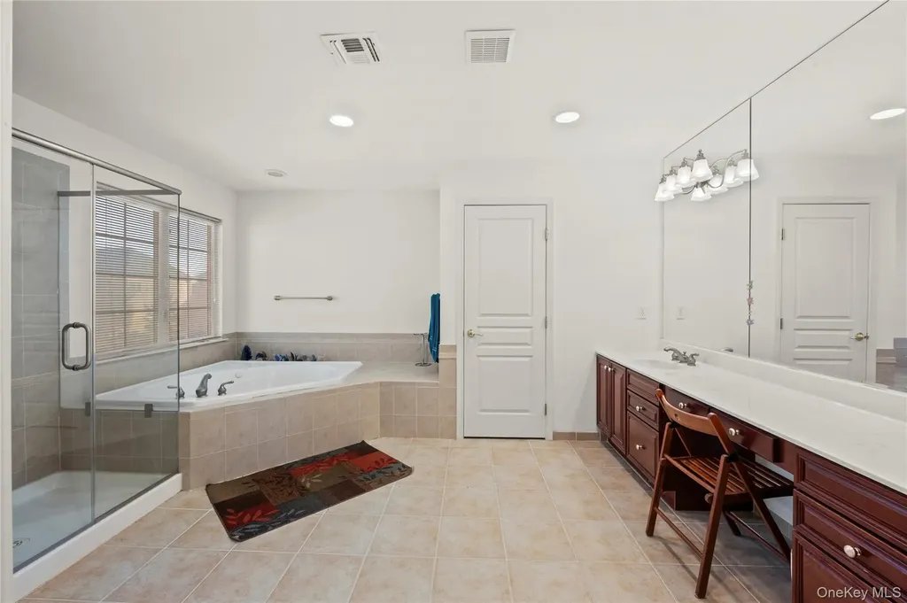 33 Pinehurst Drive Mount Sinai NY 11766