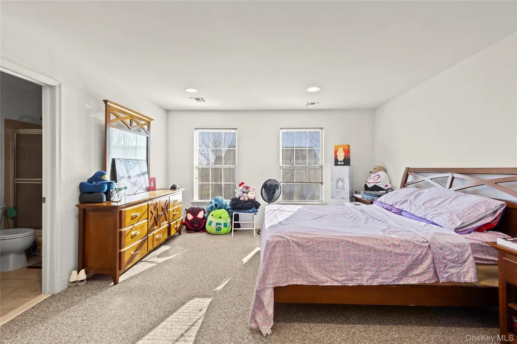 33 Pinehurst Drive Mount Sinai NY 11766