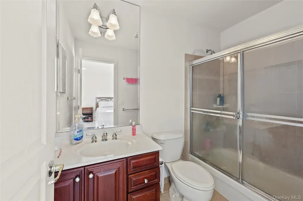 33 Pinehurst Drive Mount Sinai NY 11766
