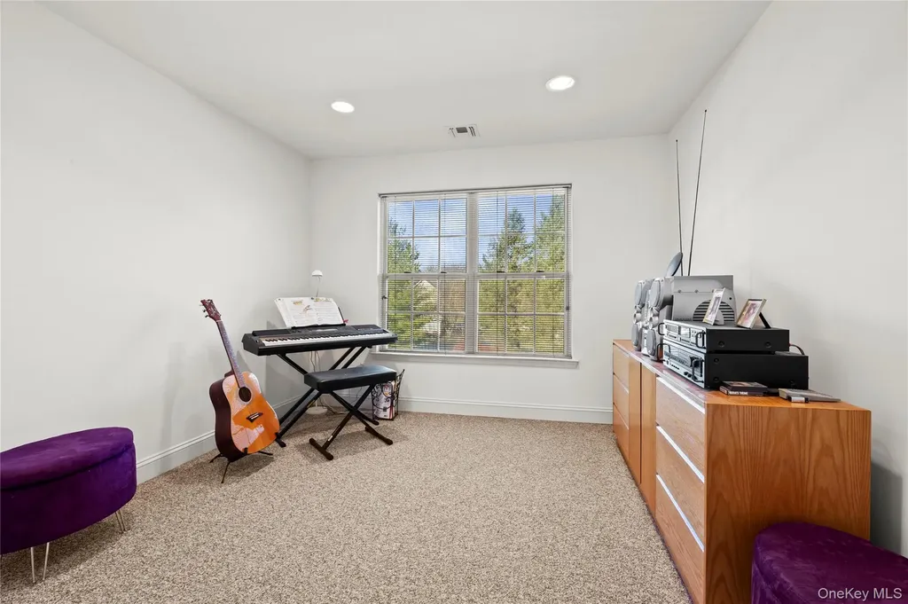 33 Pinehurst Drive Mount Sinai NY 11766