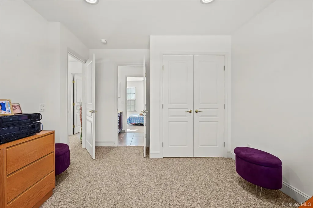33 Pinehurst Drive Mount Sinai NY 11766