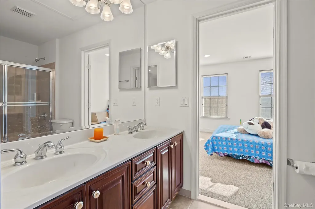 33 Pinehurst Drive Mount Sinai NY 11766