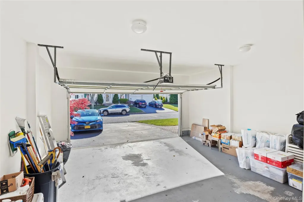 33 Pinehurst Drive Mount Sinai NY 11766