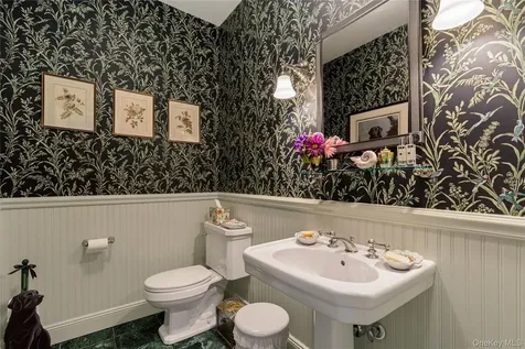 4 Hidden Valley Way Bedford NY 10506