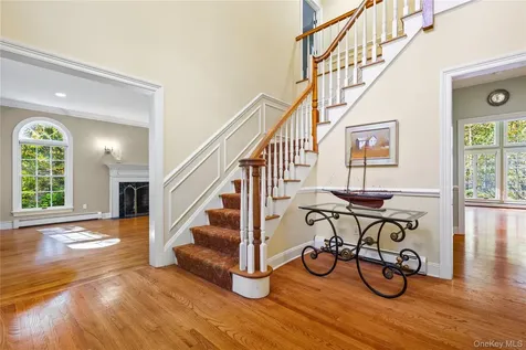 4 Hidden Valley Way Bedford NY 10506