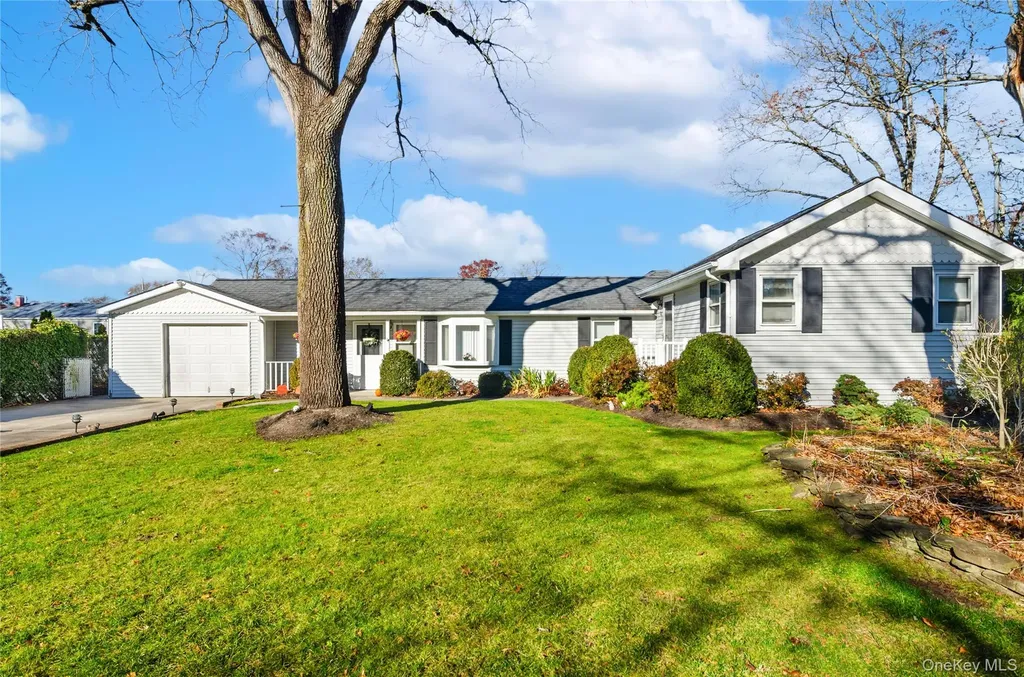25 45th Street Islip NY 11751