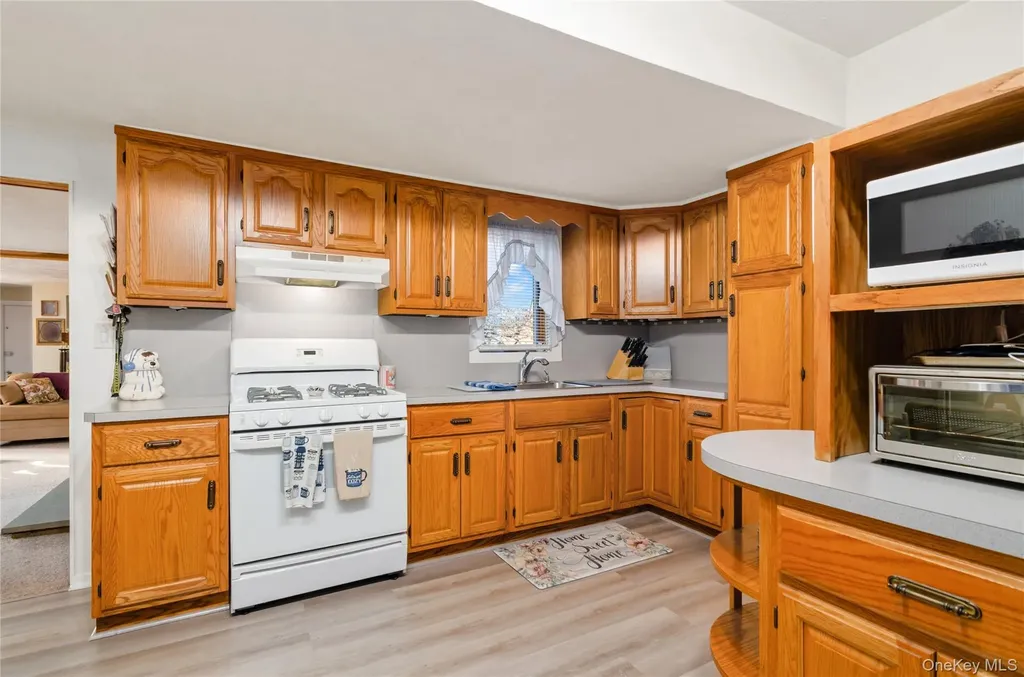 25 45th Street Islip NY 11751