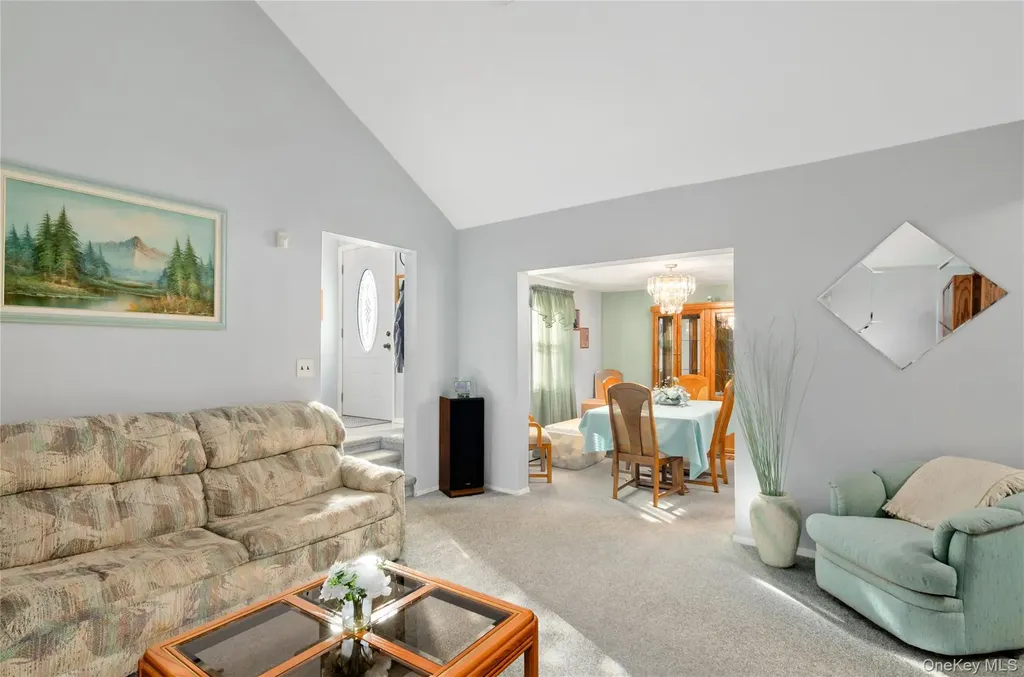 25 45th Street Islip NY 11751