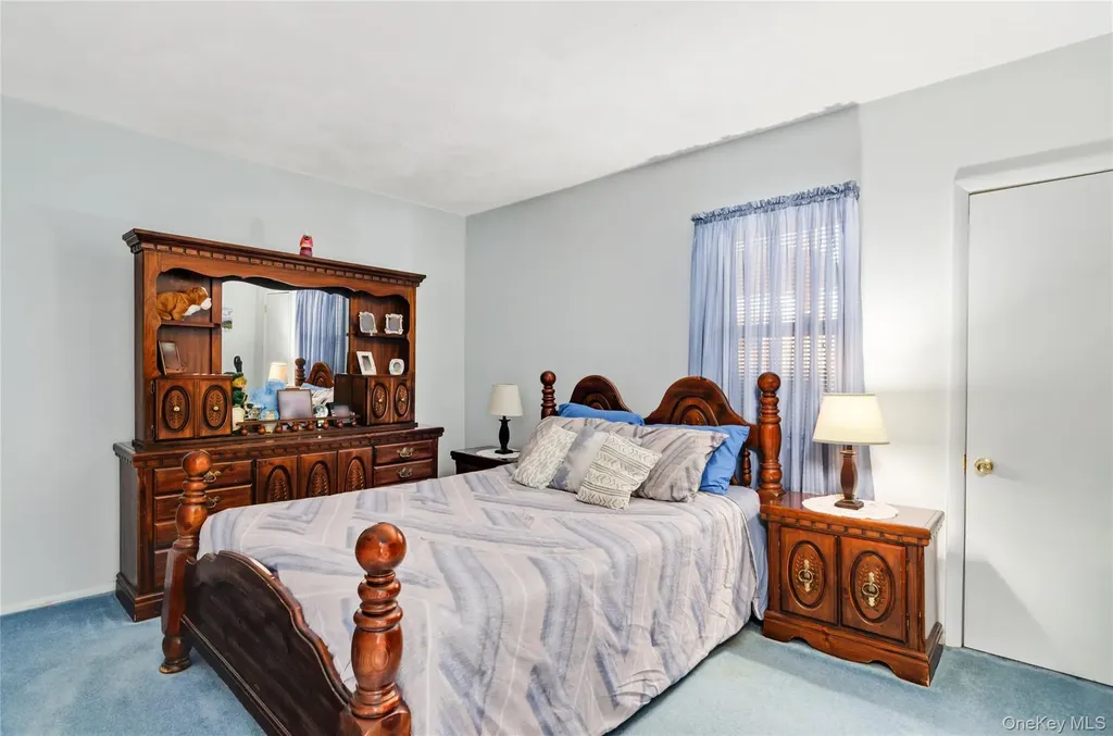25 45th Street Islip NY 11751