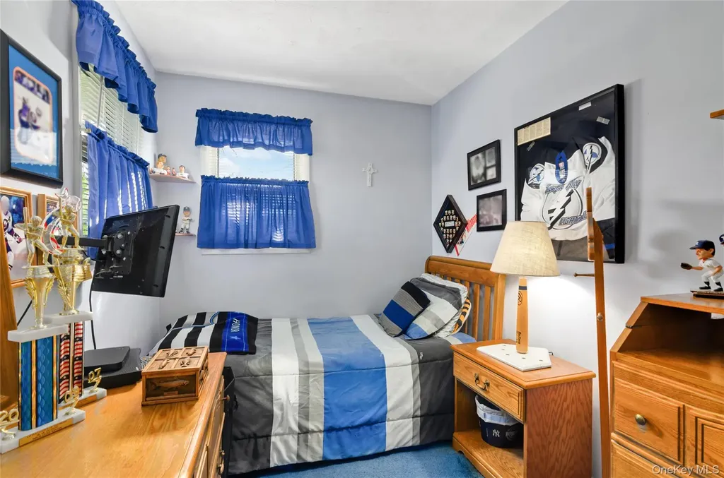 25 45th Street Islip NY 11751