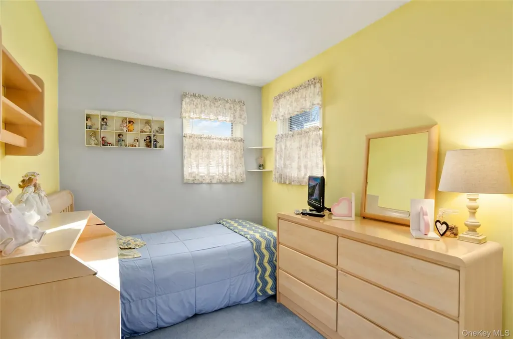 25 45th Street Islip NY 11751