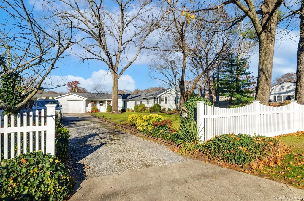 25 45th Street Islip NY 11751