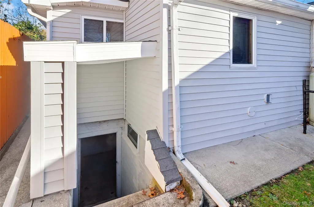 25 45th Street Islip NY 11751