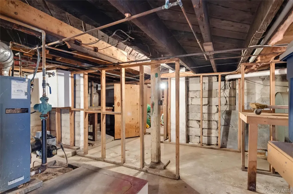 25 45th Street Islip NY 11751
