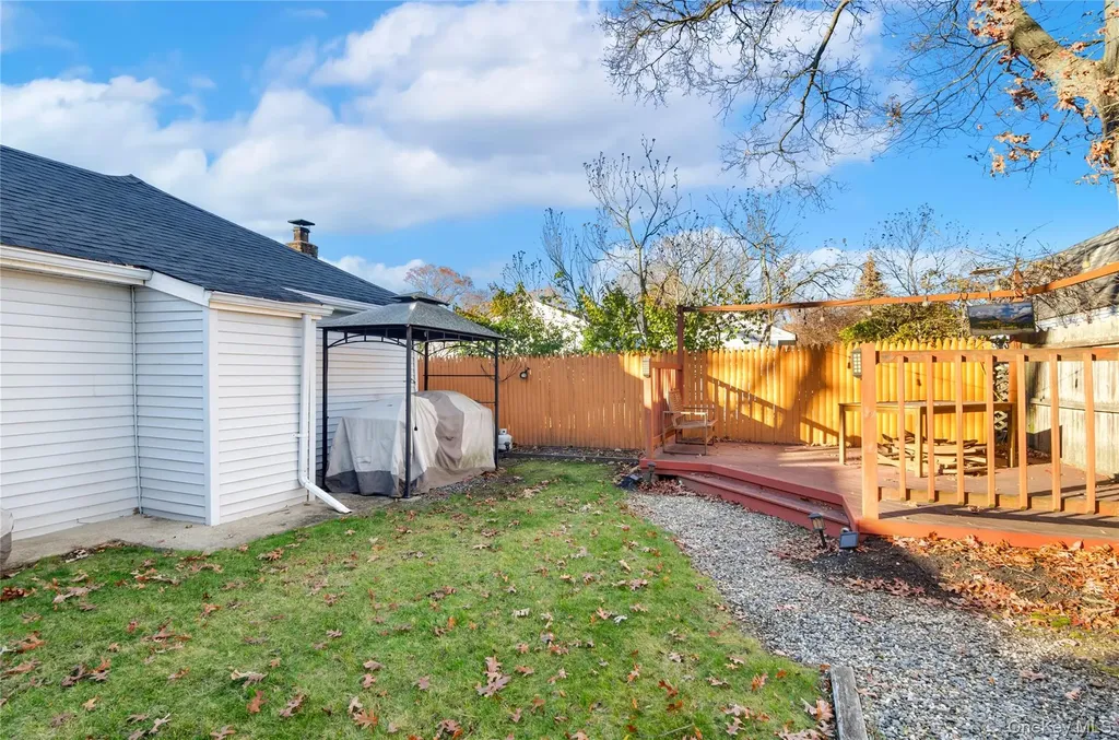 25 45th Street Islip NY 11751