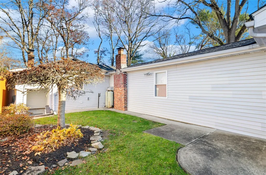 25 45th Street Islip NY 11751