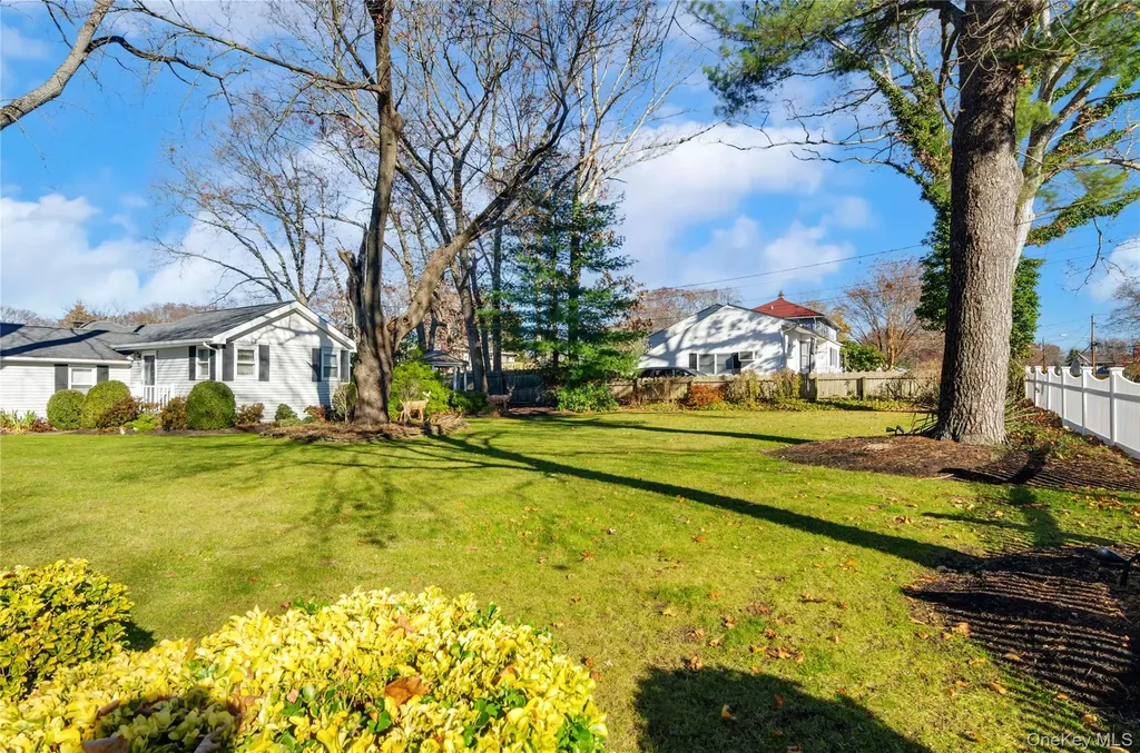 25 45th Street Islip NY 11751
