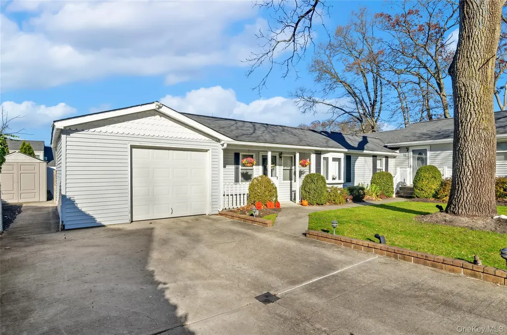 25 45th Street Islip NY 11751