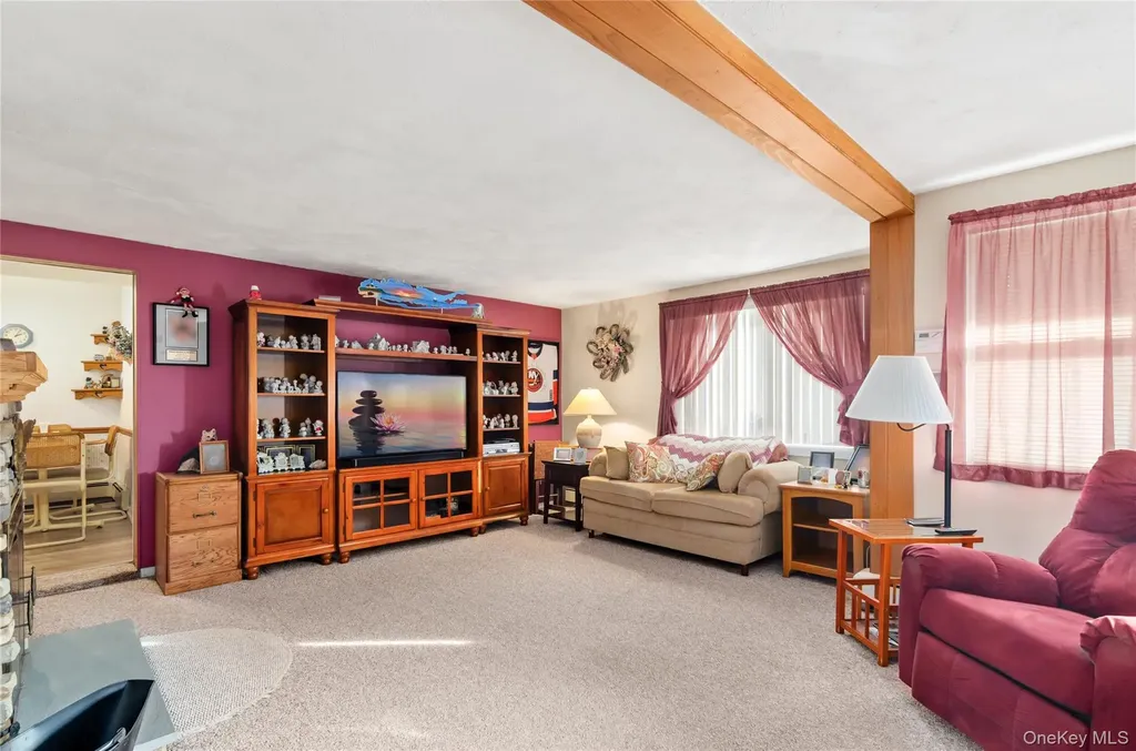 25 45th Street Islip NY 11751