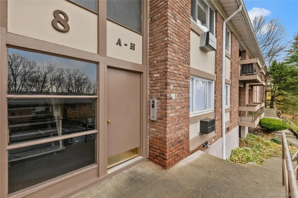 8 N James Street Peekskill NY 10566