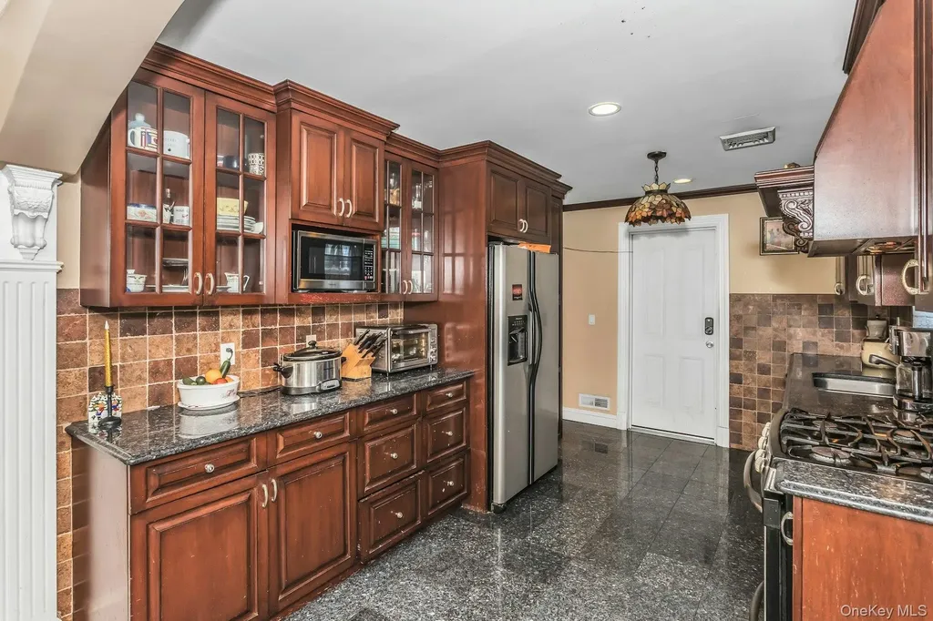 4 Laurette Lane Freeport NY 11520