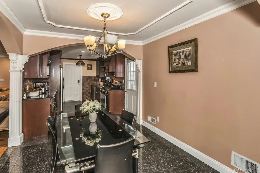 4 Laurette Lane Freeport NY 11520
