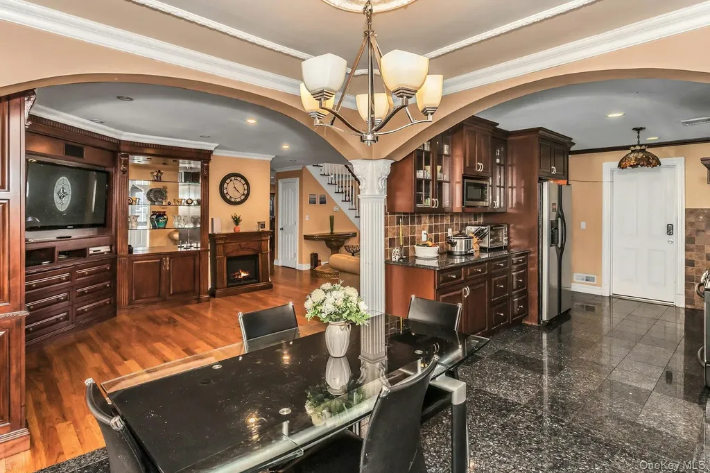4 Laurette Lane Freeport NY 11520