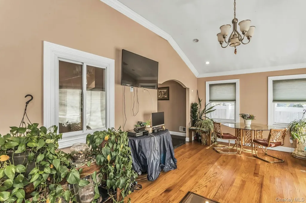 4 Laurette Lane Freeport NY 11520