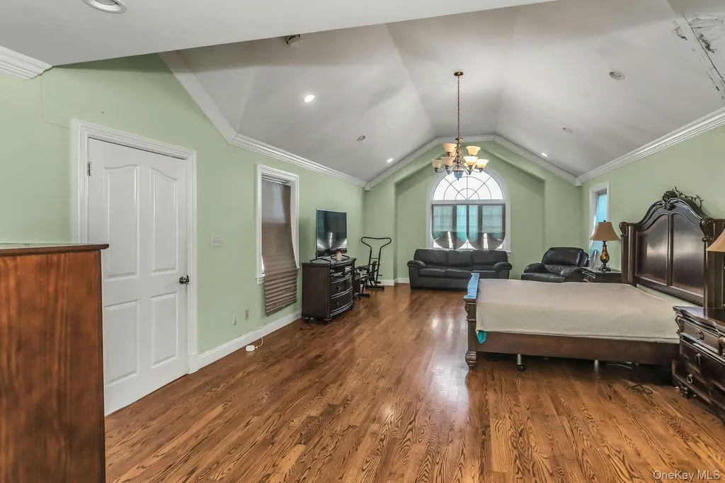 4 Laurette Lane Freeport NY 11520