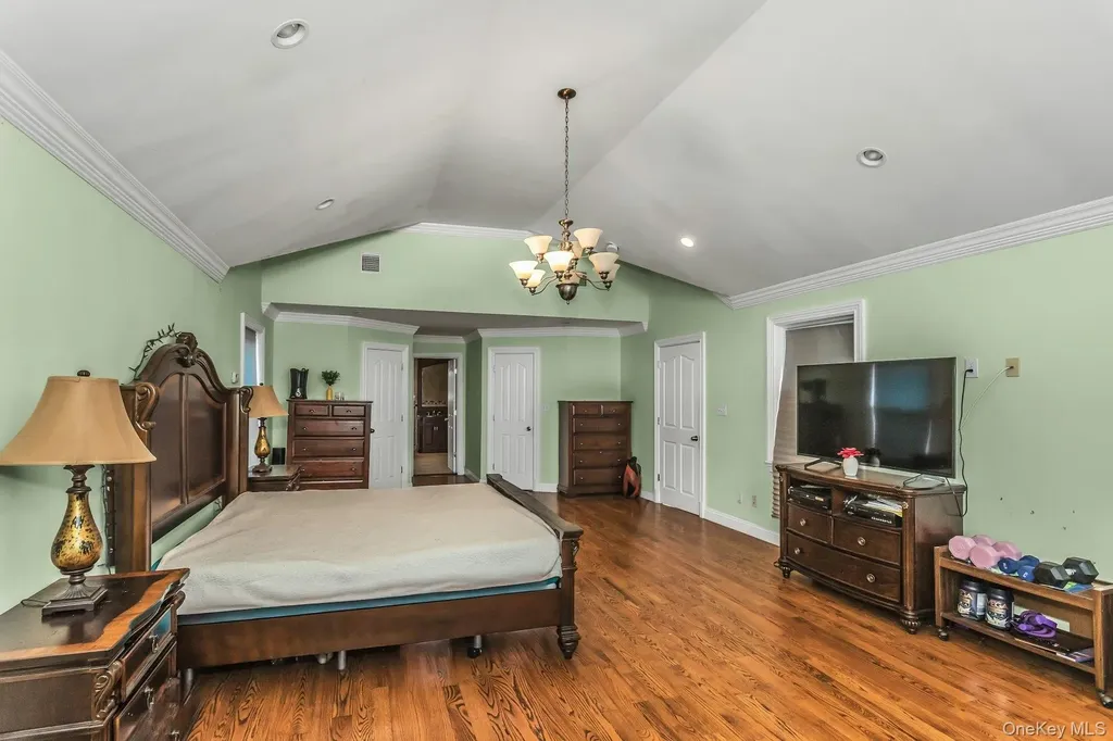 4 Laurette Lane Freeport NY 11520