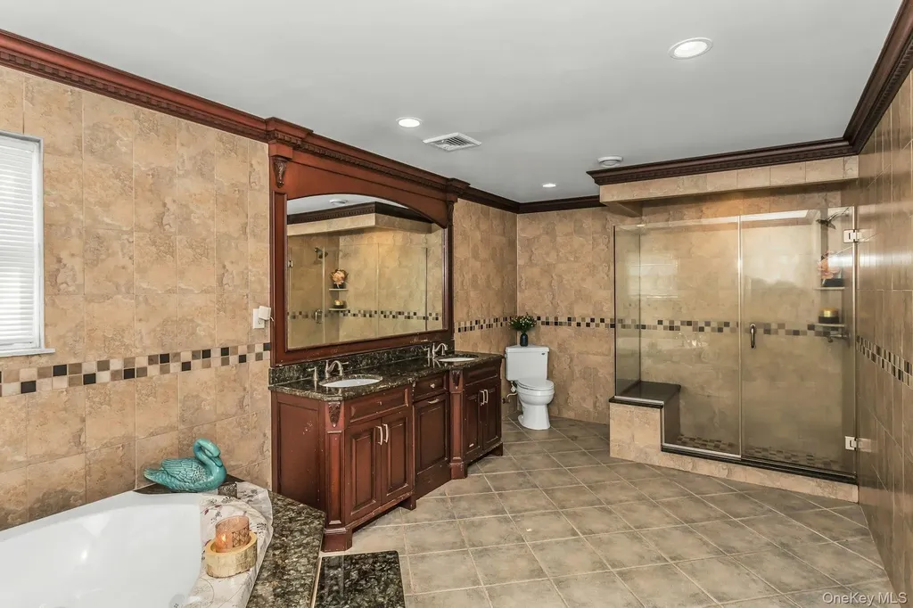 4 Laurette Lane Freeport NY 11520