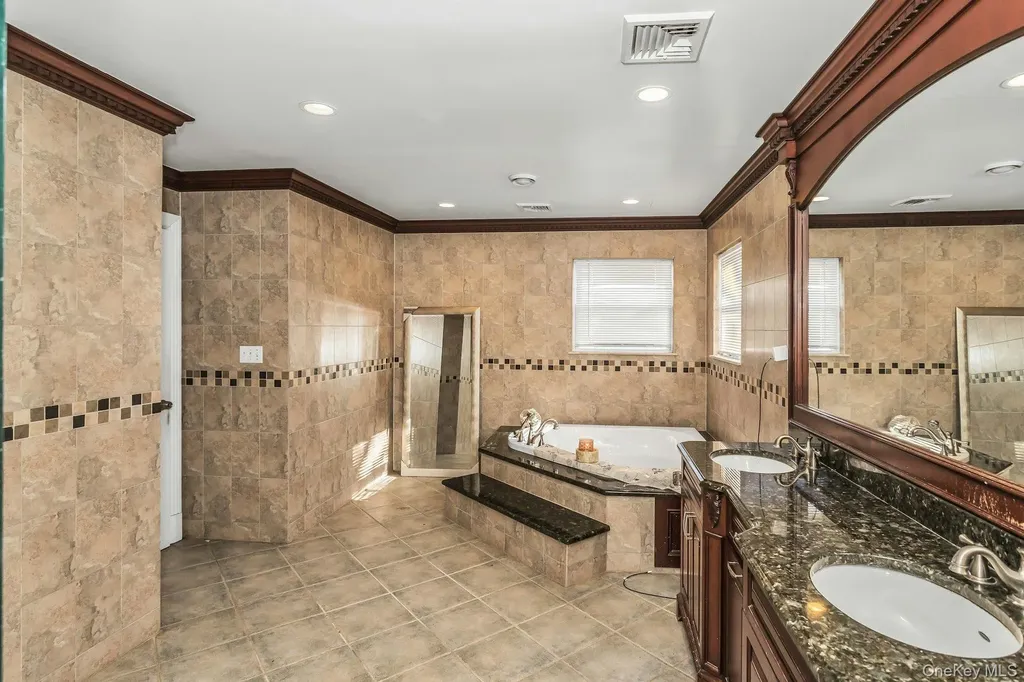 4 Laurette Lane Freeport NY 11520