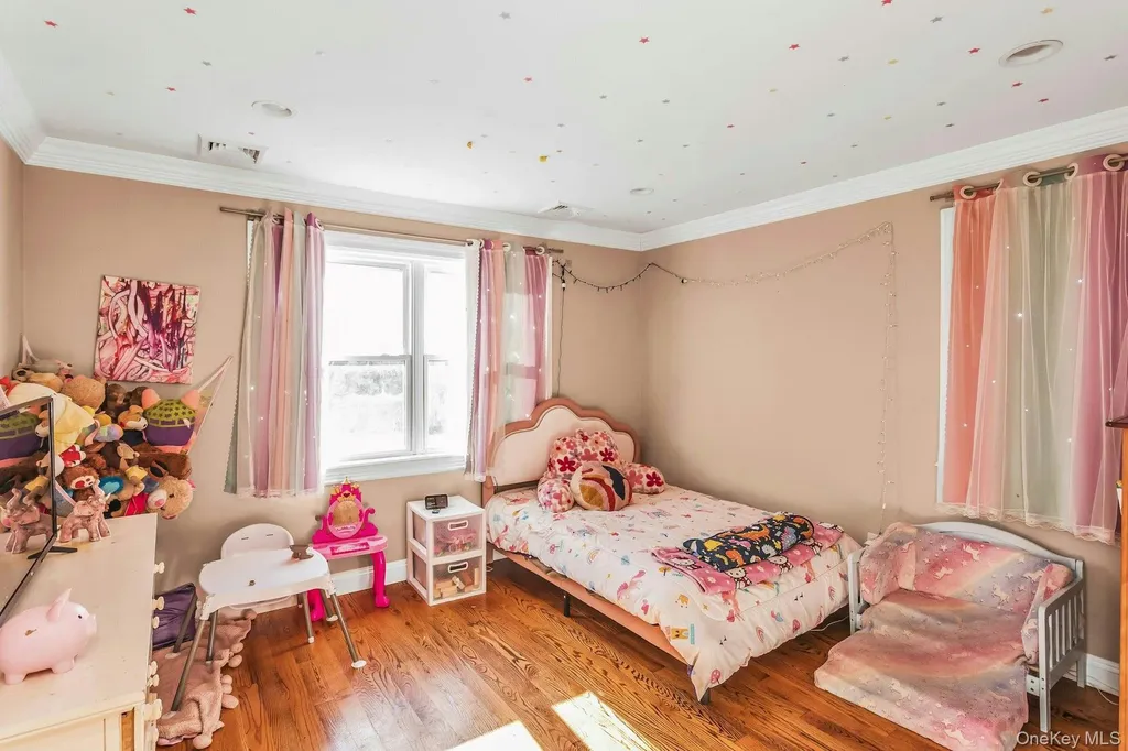 4 Laurette Lane Freeport NY 11520