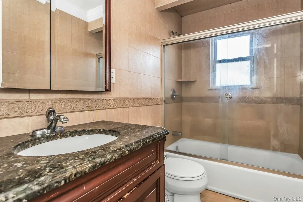 4 Laurette Lane Freeport NY 11520