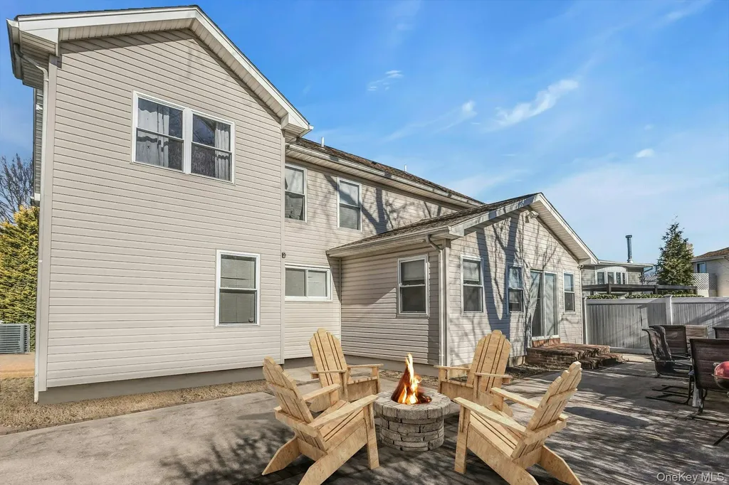 4 Laurette Lane Freeport NY 11520
