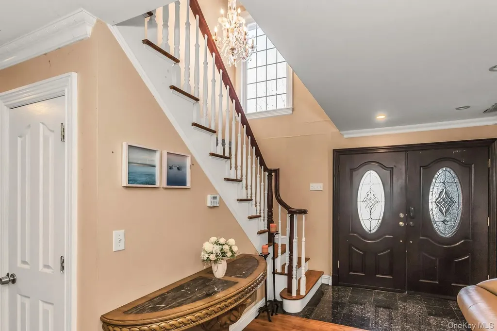 4 Laurette Lane Freeport NY 11520