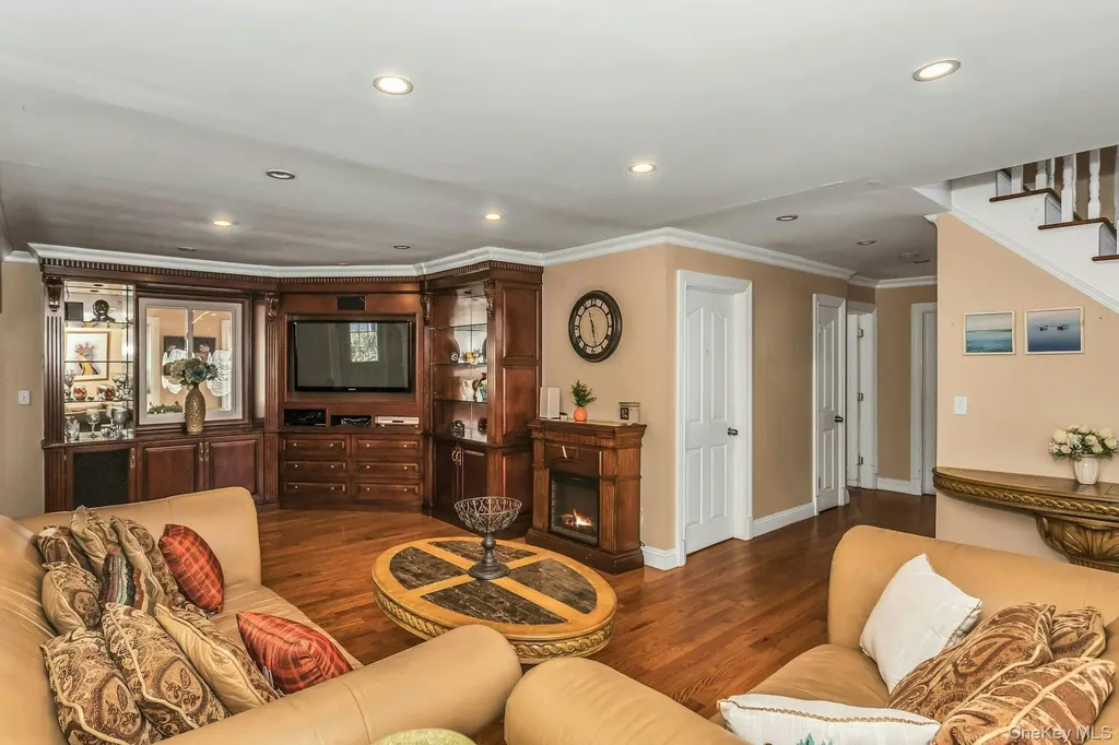 4 Laurette Lane Freeport NY 11520